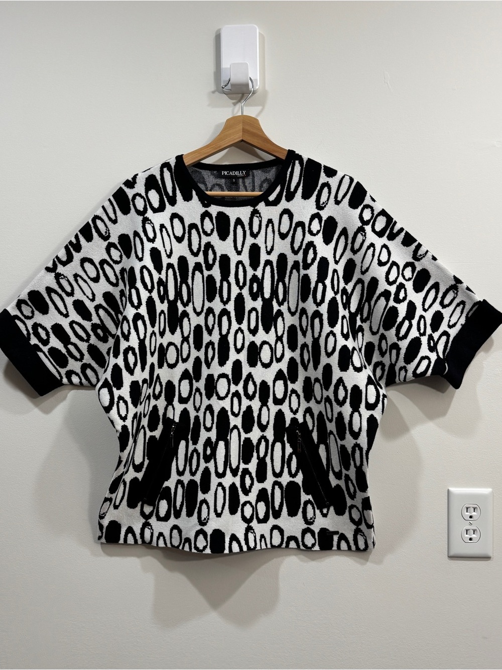 Picadilly Canada Black White Abstract Print Knit Top S NWT